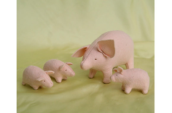 ウォルドルフの動物（材料キット）064：お母さん豚ディディと 子豚たち