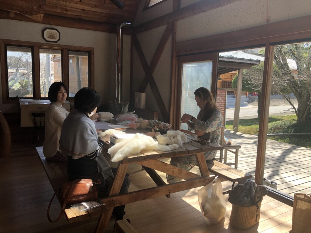 三重県伊賀市：ウォルドルフ人形＆羊毛の手仕事『岡崎芙紗教室』の様子