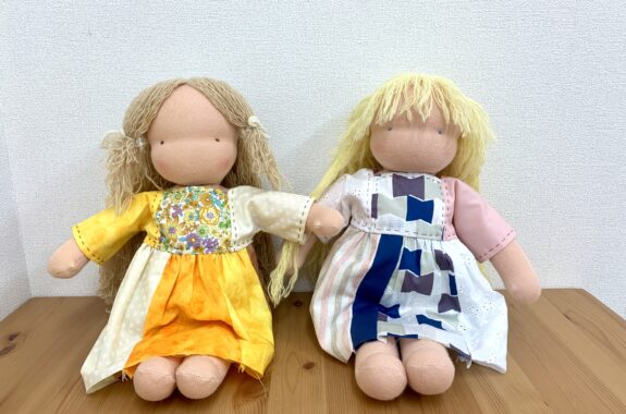 【ハンドメイド作家】ウォルドルフ風人形　女の子　洋服セット ハンドメイド作家】ウォルドルフ風人形 女の子 洋服セット 人形